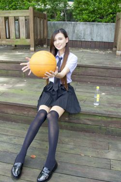 走一步故意深深地撞咬合